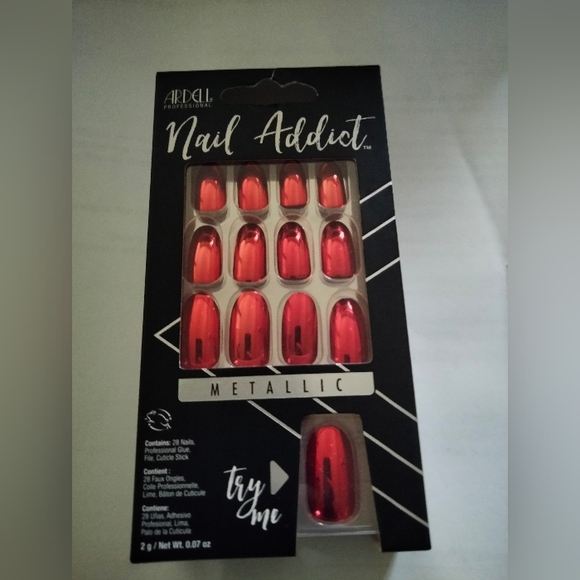 Ardell Professional Color/ Metallic Red Nails Kit. - Picture 1 of 3